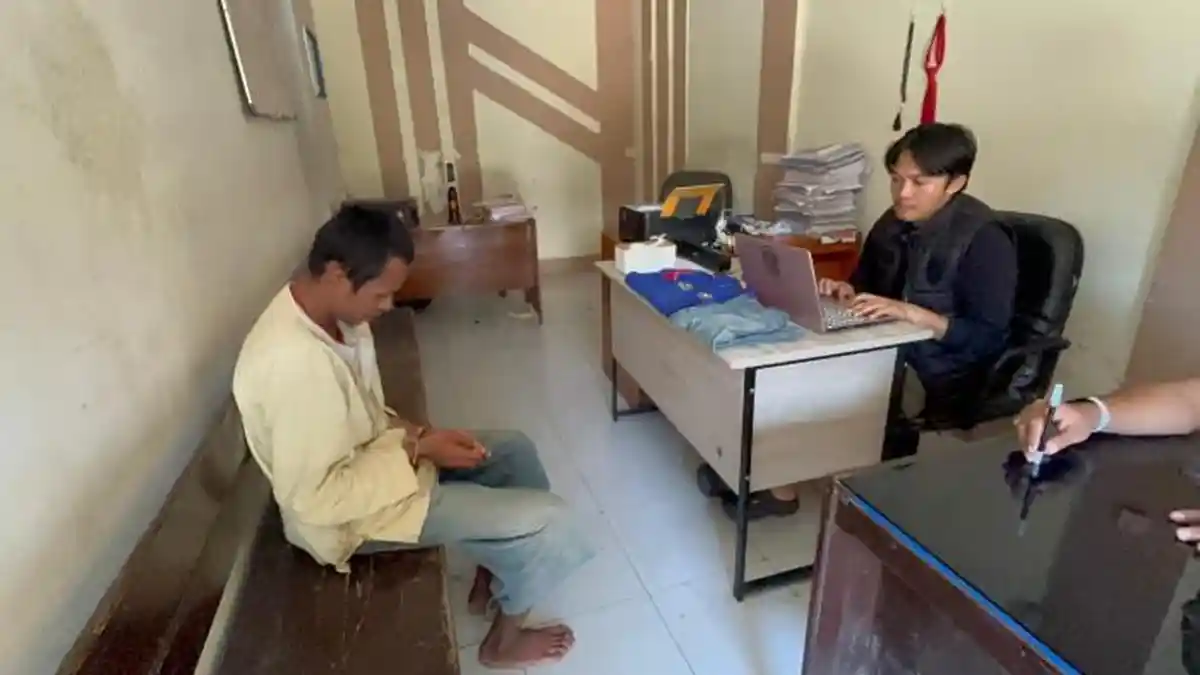 ANAK Kandung Habisi Ayahnya Lagi Salat Magrib di Mesjid, Sakit Hati Dimarahi Tak Bersihkan Kebun