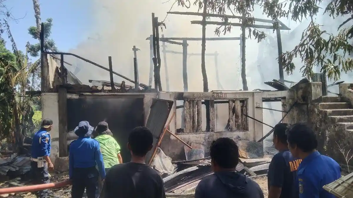 BREAKING NEWS: Rumah Warga di Mannyampa Takalar Sulsel Terbakar