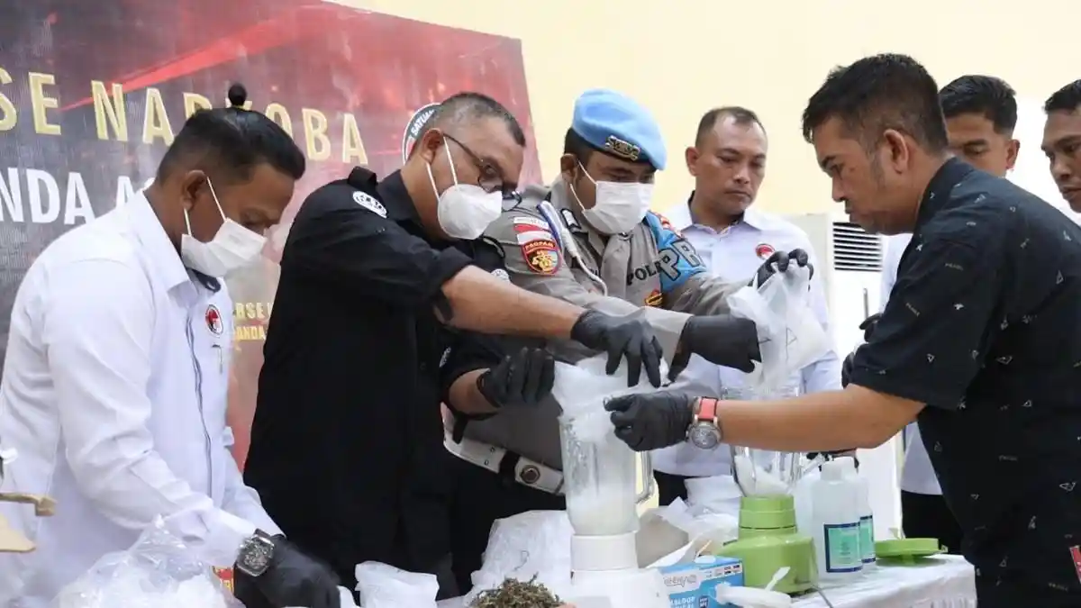 Polresta Banda Aceh Musnahkan 4 Kg Sabu dan 22 Kg Ganja - Serambinews.com