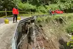 Jalan Penghubung Polman-Mamasa Amblas Sepanjang 12 Meter di Anreapi Akibat Hujan Deras