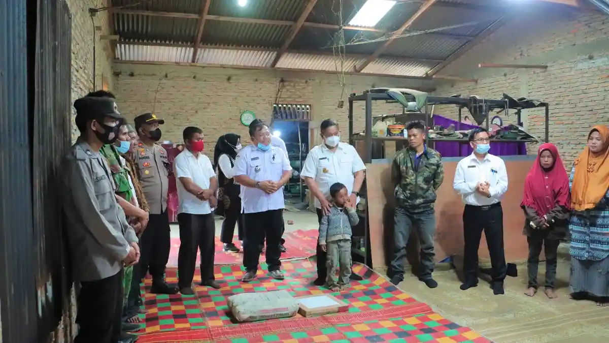 BUPATI Dairi Beri Bantuan Pembangunan Mushola Nurul Mania di Kecamatan Parbuluan