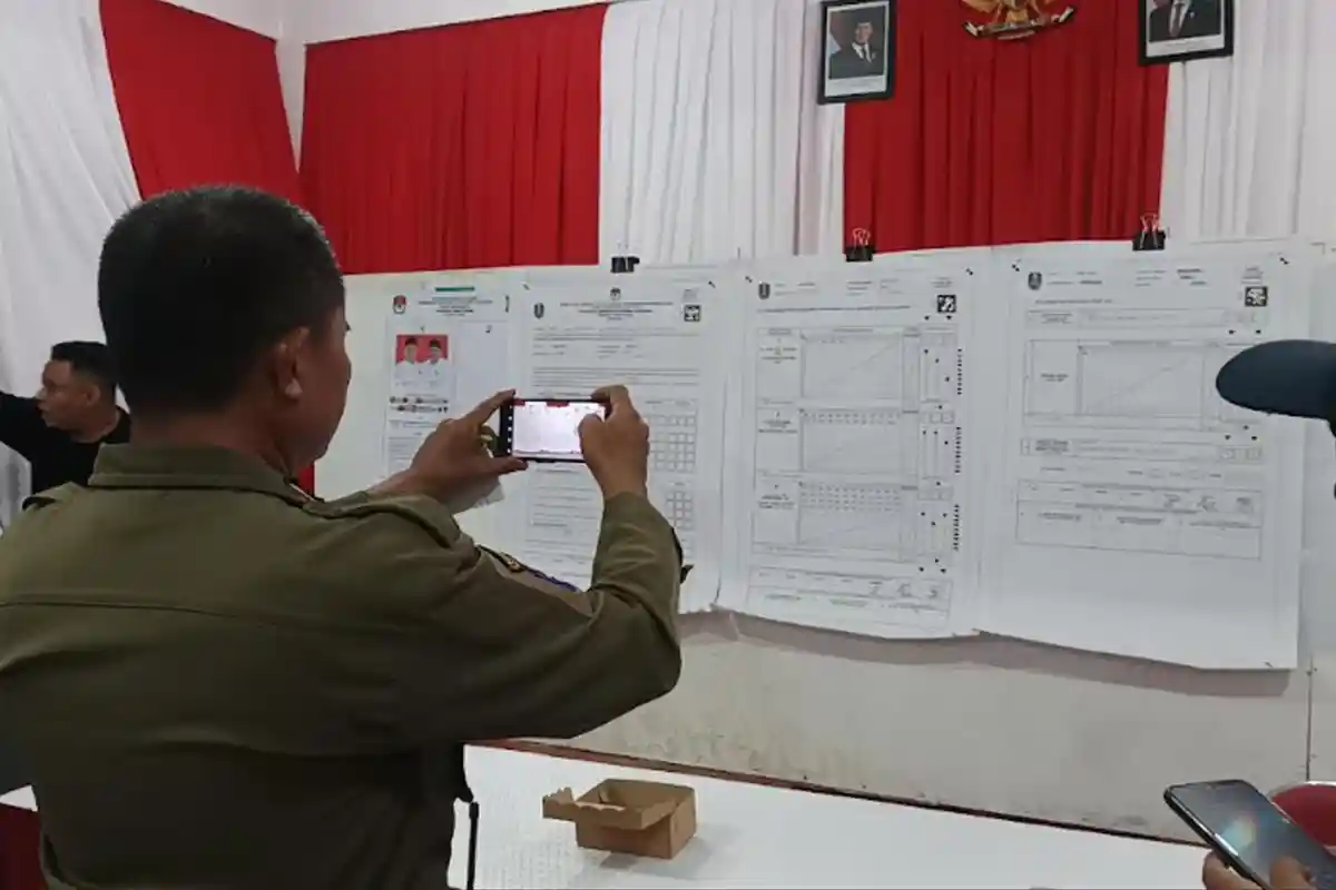 Hasil Pilkada Surabaya 2024, Risma-Gus Hans Unggul Tebal di TPS Wali Kota Surabaya Eri Cahyadi