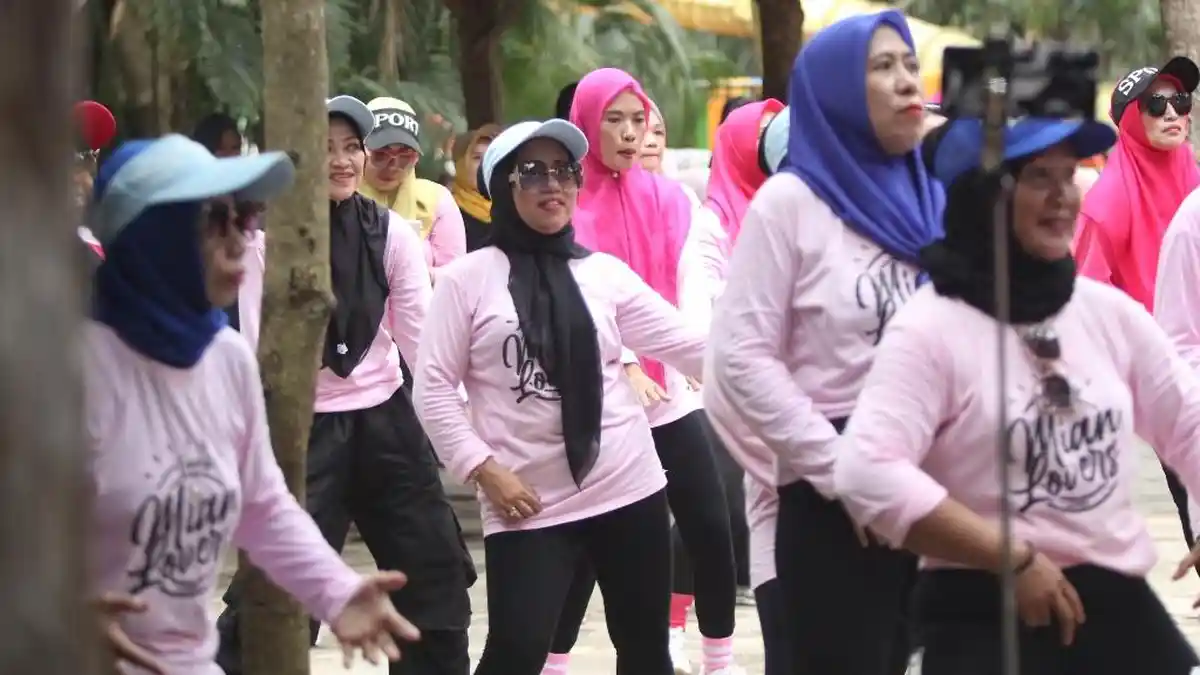 Ribuan orang Meriahkan Kompetisi Zumba Bugis Waterpark Adventure