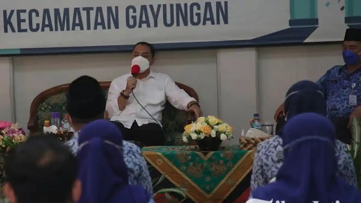 Urus Administrasi Cukup di Kelurahan, Cak Eri  Sebar Staf Dispendukcapil dan Dinsos Surabaya