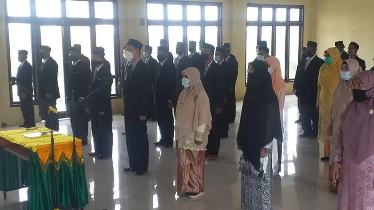 Bupati Bireuen Lantik Kepala SPNF, Kepala SMP, SD, TK dan Pengawas, Ini Nama-namanya