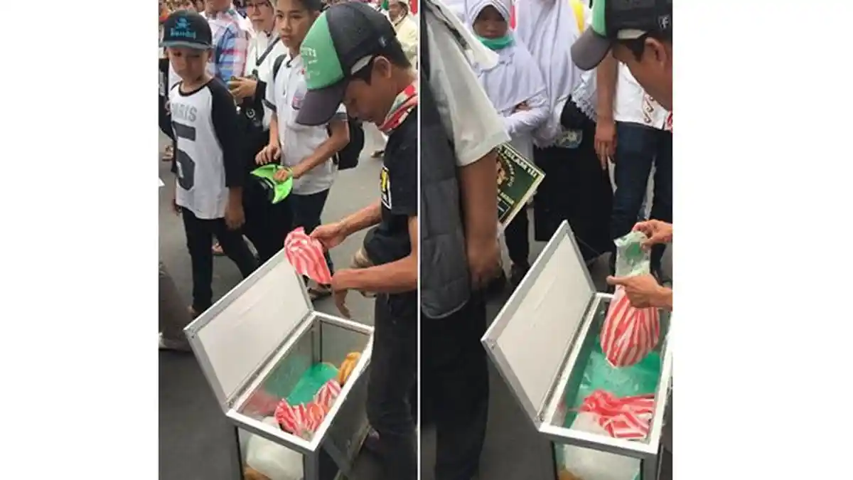 Bikin Merinding: Pria Ini Bagikan Gratis Donat Dagangannya di Aksi 212, Dan Ini Dia Imbalannya