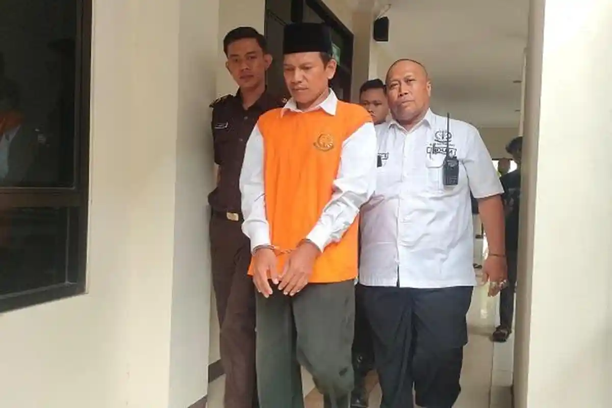 Guru Ngaji yang Hamili Santrinya Divonis 14 Tahun dan Denda Rp 1 Miliar