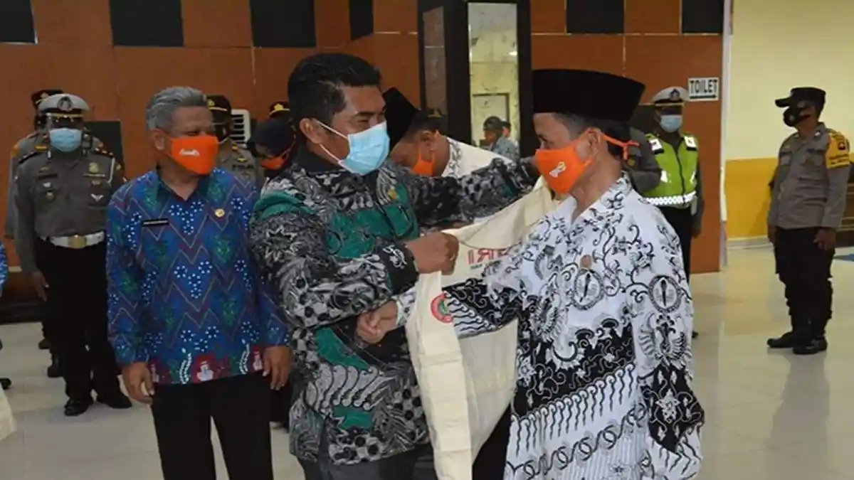 Kubu Raya Bentuk Gerakan Guru Kepoeng Bakol Cegah Penyebaran Covid-19