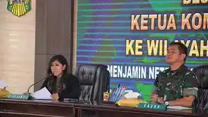 Ketua-Komisi-I-DPR-RI-Meutya-Hafid-saat-mendampingi-Kepala-Staf-TNI-AD.jpg