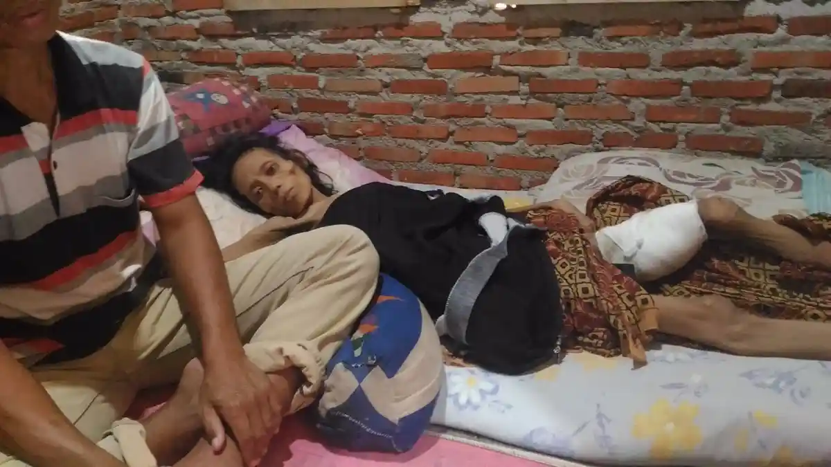Kisah Buruh Serabutan Rawat Istri yang Idap Tumor Ganas