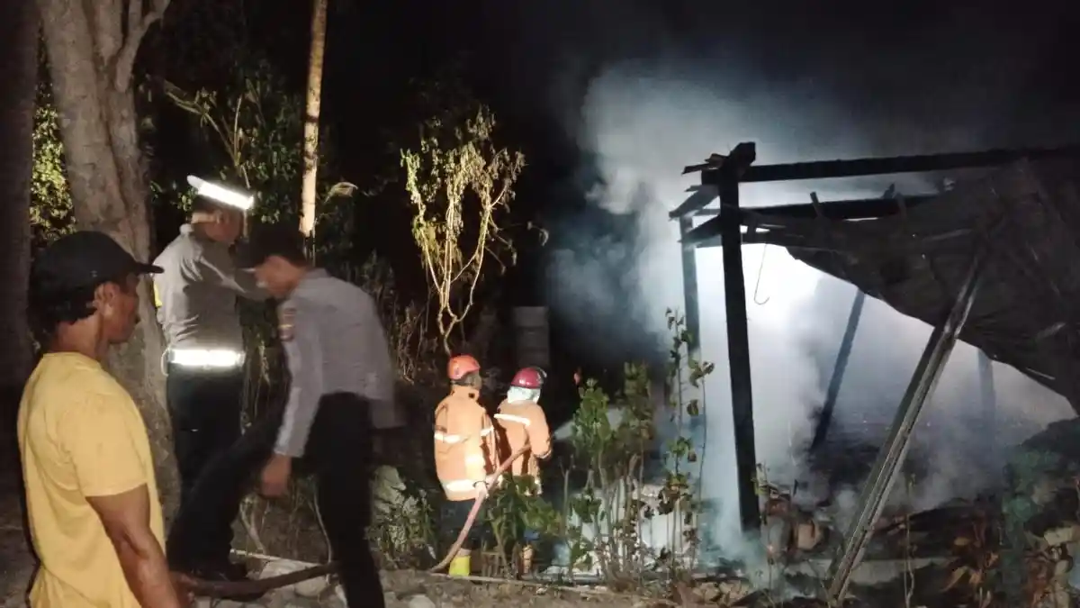 BREAKING NEWS: Kebakaran Rumah Warga di Pengasih Kulon Progo, Diduga Akibat Ponsel Meledak