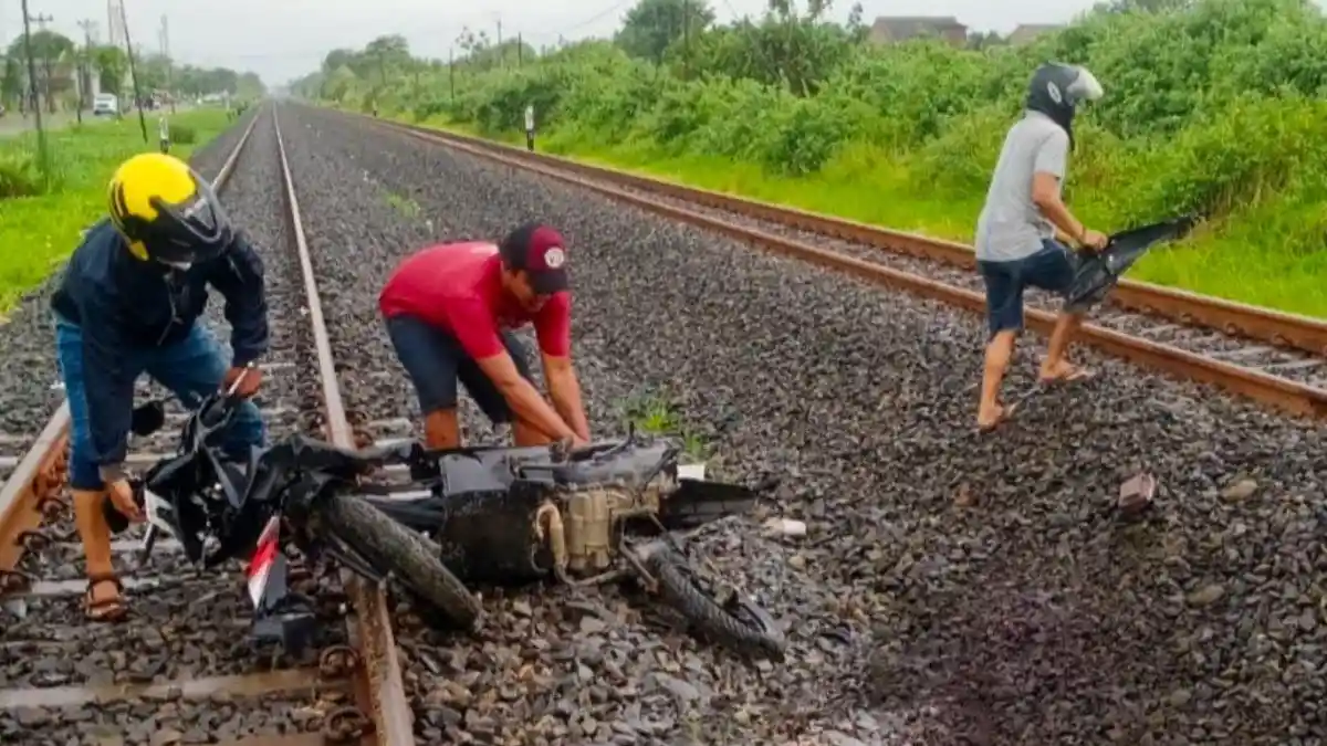 Dua Hari Berturut-turut Dua Warga Jateng Tewas Tertemper Kereta, Semuanya Emak-emak Pemotor