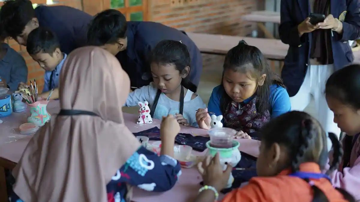 Mahasiswa Ilkom UNIMMA Sulap Kriya Kayu Rik Rok Jadi Wisata Edukatif di Borobudur