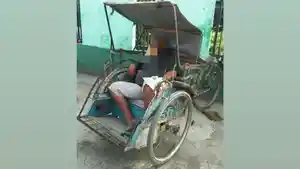 Awalnya-dikira-sedang-beristirahat-seorang-tukang-becakDD.jpg