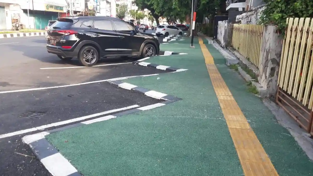 Hotline Semarang : Tindak Parkir Liar di Jalan Pahlawan