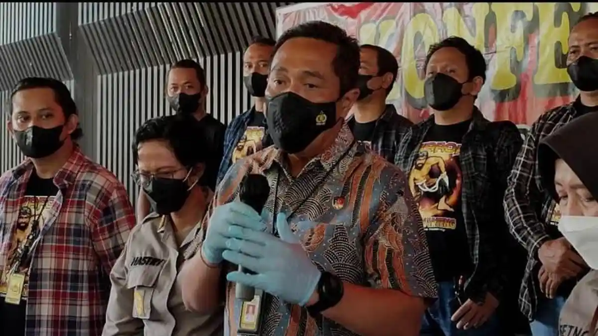 Polisi Tahan Tangis saat Konferensi Pers Pembunuhan Ibu dan Anak, Tak Tega Sampaikan Kondisi Jasad