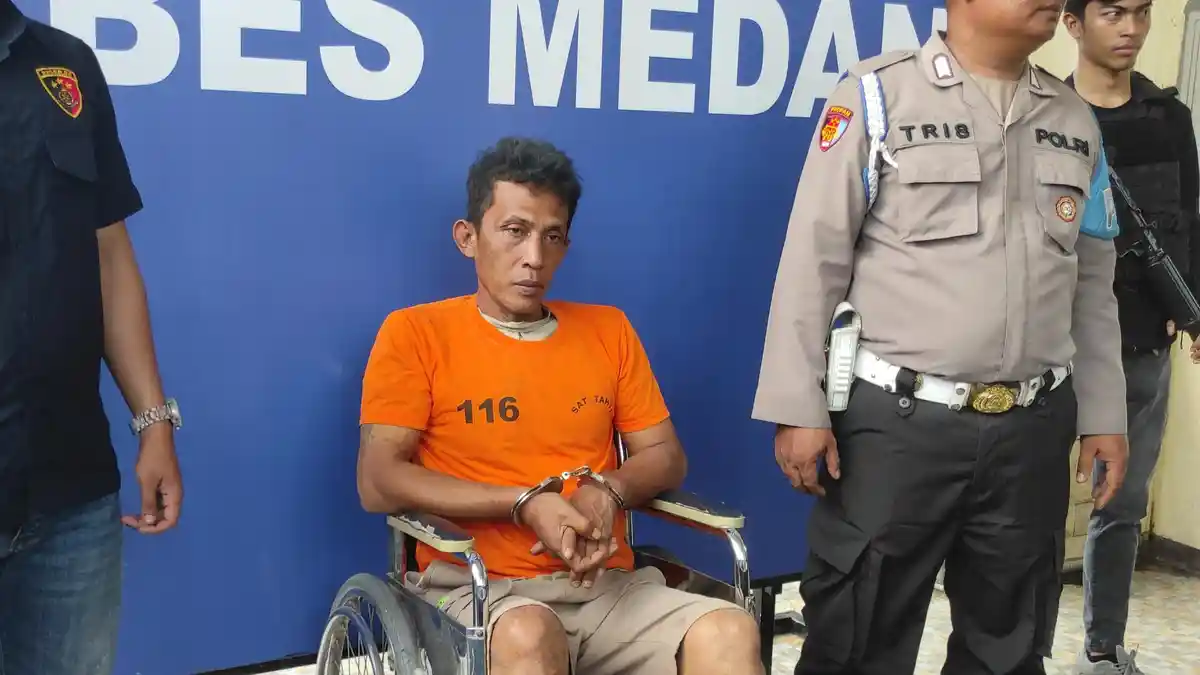 Tampang Fadli, Pembunuh Sopir Taksi Online yang Mayatnya Dibuang di Kecamatan Kutalimbaru