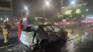 mobil-hrv-hangus-terbakar.jpg