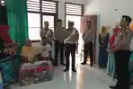 polisi-besuk-ibu-melahirkan-oku-selatan.jpg