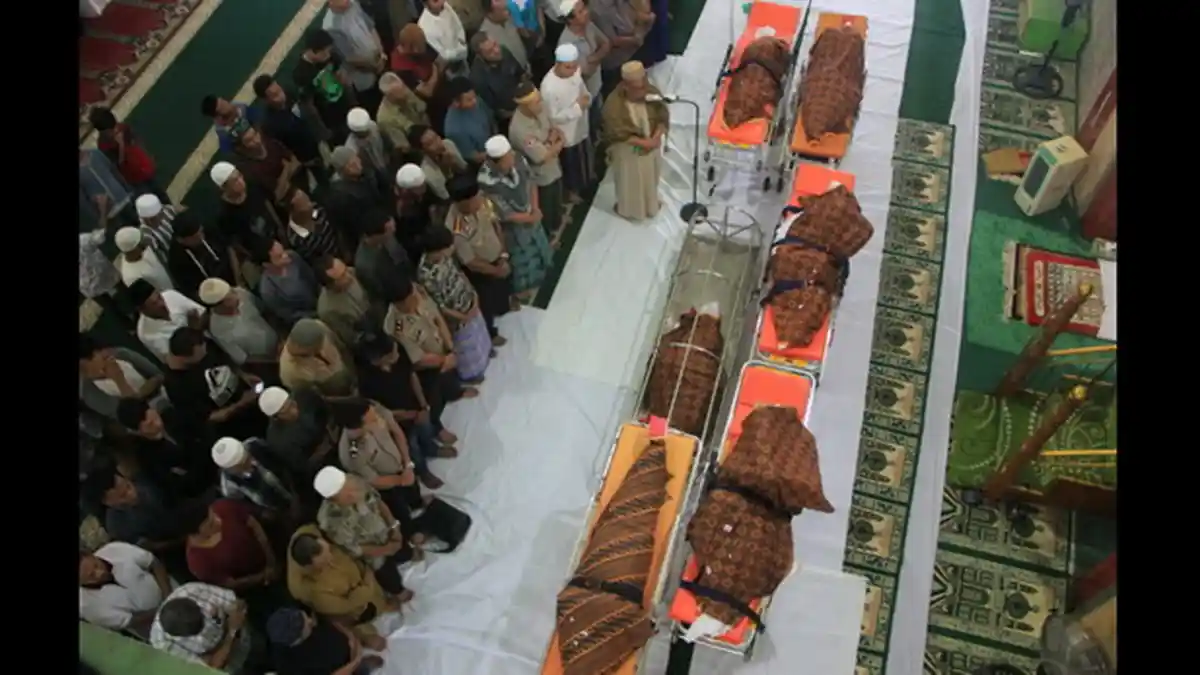 Gerimis Iringi Pemakaman Enam Korban Kebakaran Sei Pinang Dalam