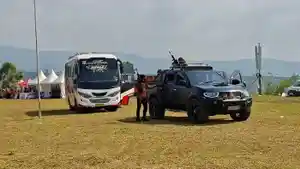 Simulasi-pembebasan-sandera-yang-dilakukan-oleh-Batalyon-13-Grup-1-Kopasus-usai-upacara-HJB.jpg