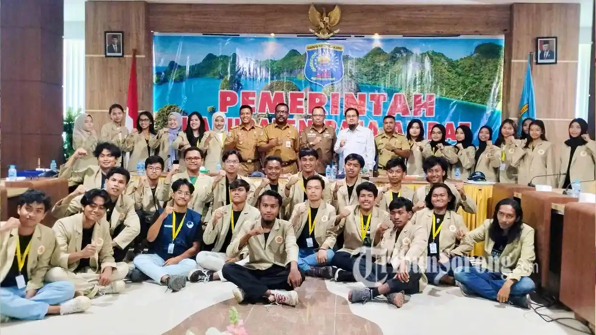 KKN Usai, Sekda Nilai Mahasiswa UGM Berkontribusi Nyata Bagi Pemda dan Masyarakat Raja Ampat