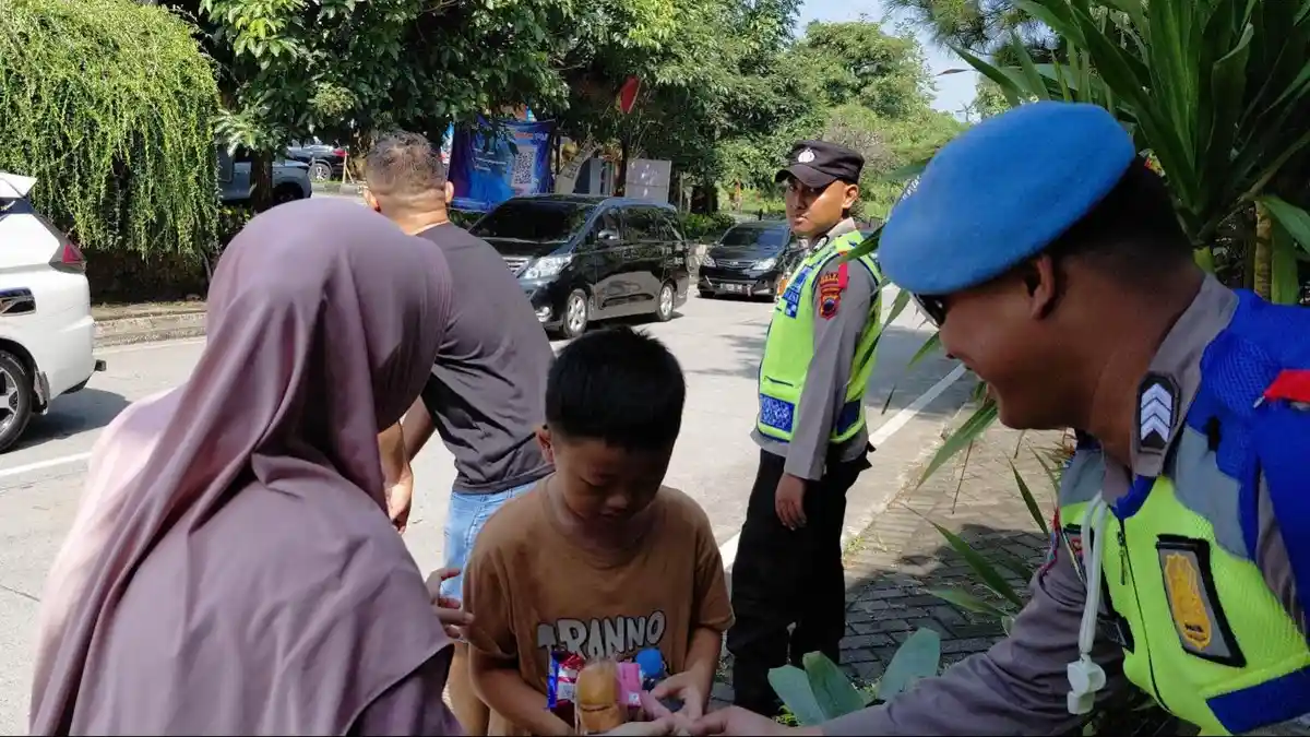 Momen Haru di Rest Area Ungaran Tol Semarang,  Anak yang Terpisah Bertemu Kembali dengan Orang Tua
