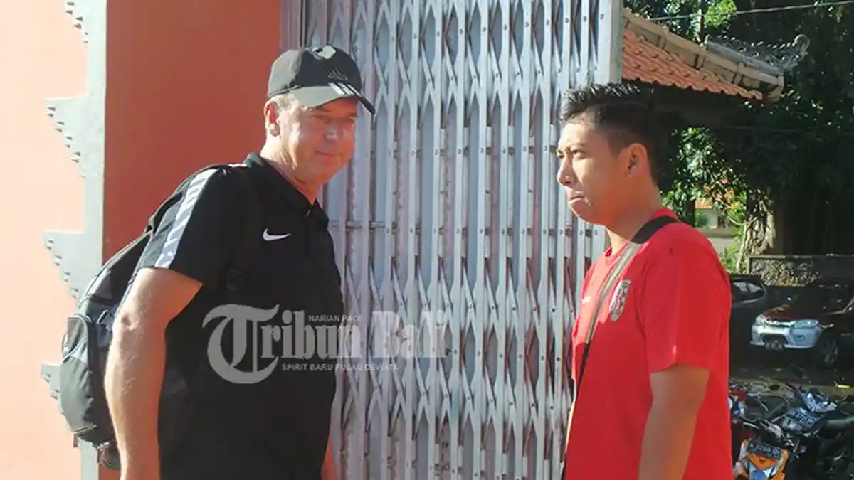 TRAGIS, Pelatih Bali United Hans Peter Schaller Dipecat