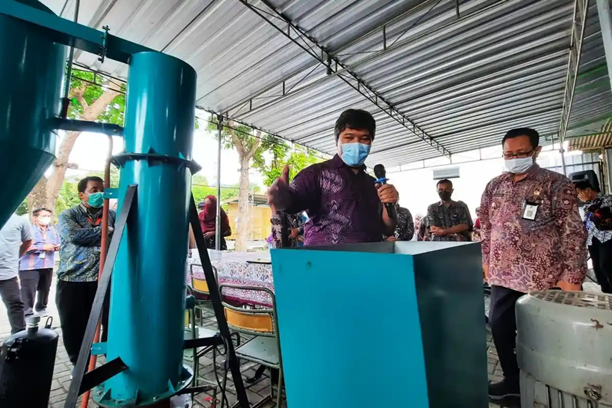 4 Universitas Serahkan Alat Hasil Penelitian Tematik Pembangunan 2021 ke Pemkot Yogya 