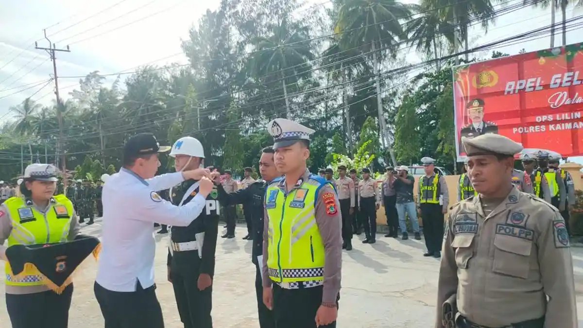 Freddy Thie Pimpin Apel Gelar Pasukan Operasi Lilin Mansinam 2023
