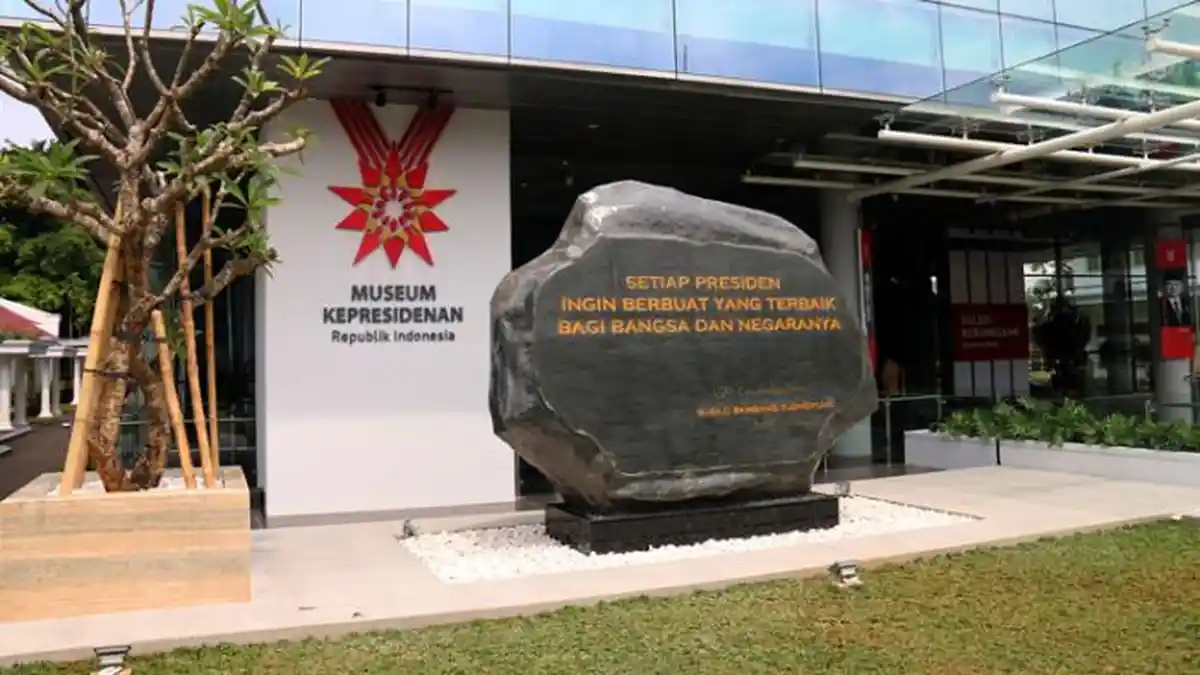 Jokowi Minta Baju Asli Soekarno Dipajang di Museum Kepresidenan