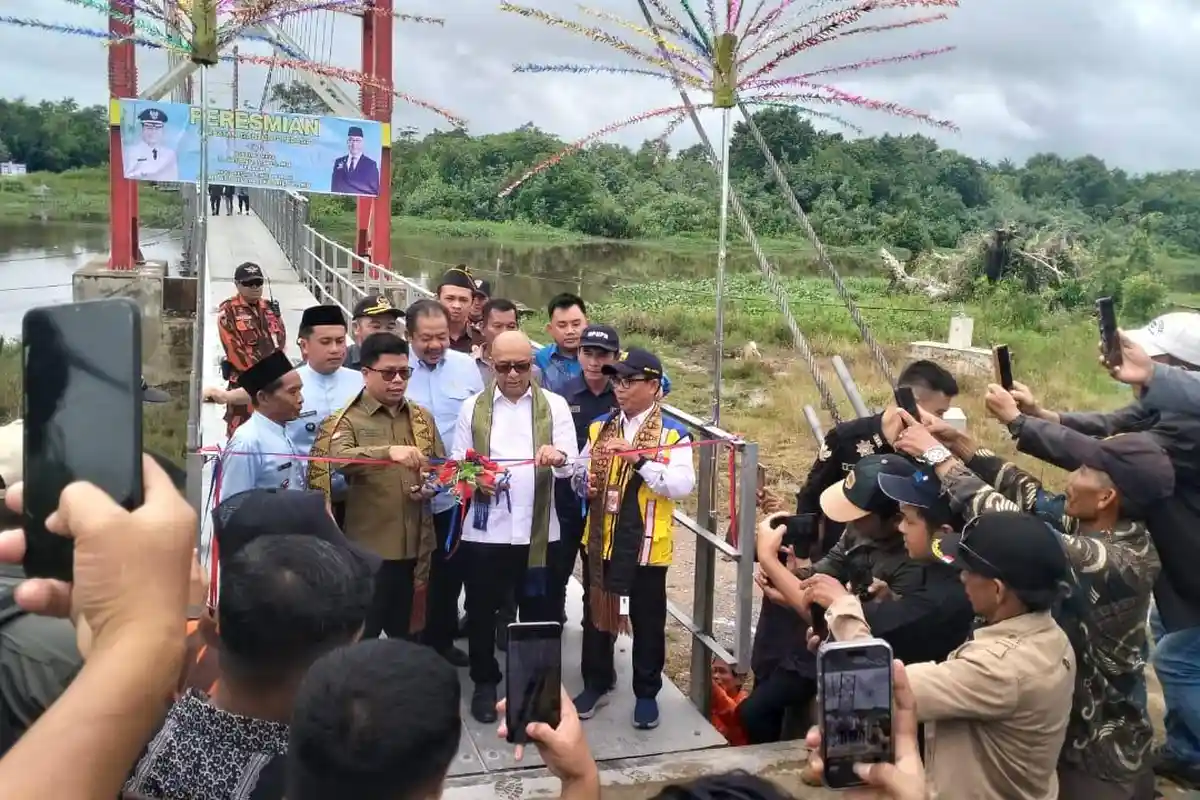 Kapolsek Teluk Keramat Hadiri Peresmian Jembatang Gantung yang Menghubungkan 2 Desa di Teluk Keramat