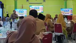 Kepala-Dinas-Pendidikan-Kabupaten-Kediri-Mokhamat-Muhsin-saat-memberi-informasi.jpg