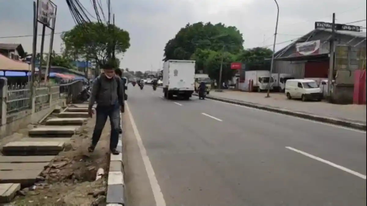 Begal Ponsel Bersenjata Celurit di Cakung, Babak Belur Dihajar Warga