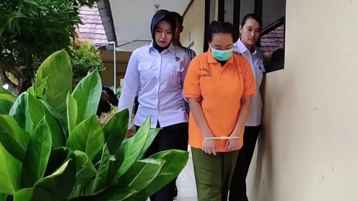 Perempuan Tersangka Kasus Kopi Sianida di Pacitan Beli Sianida Secara Online