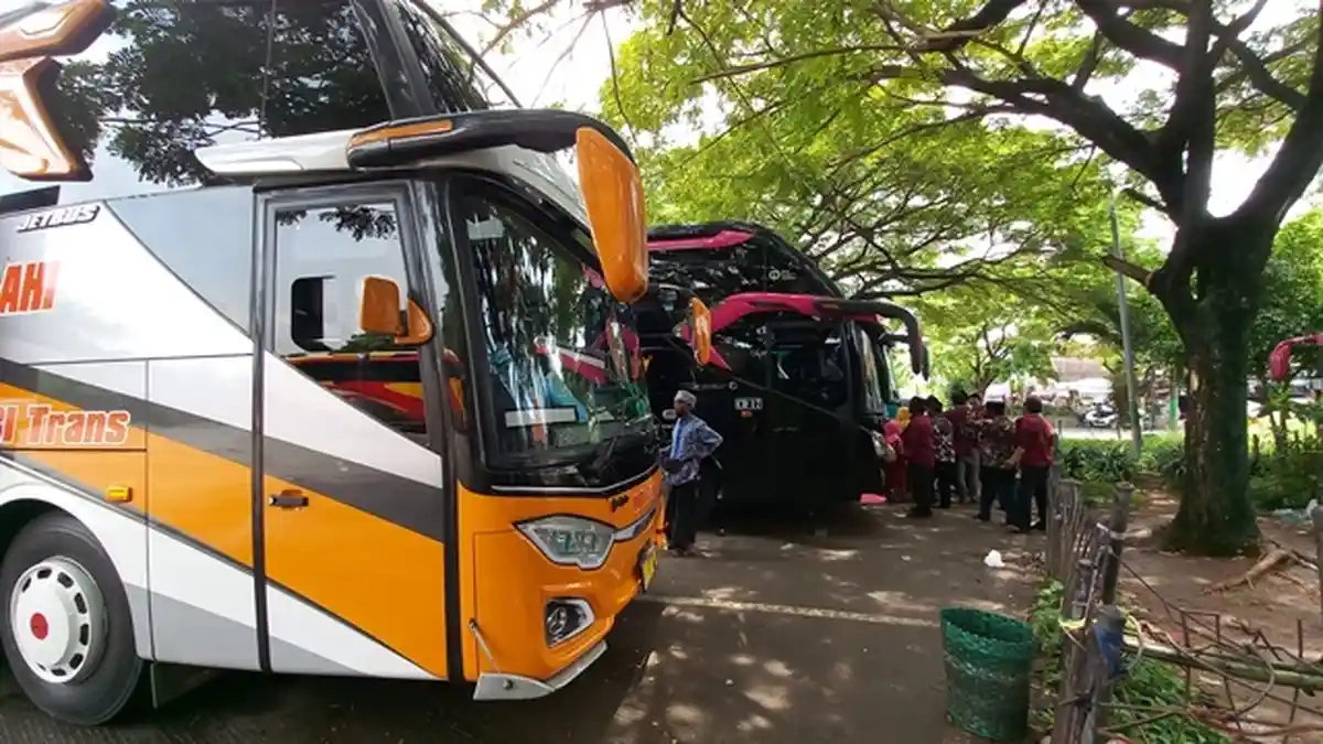 Kesaksian Rossi: Jelang Ramadan Gelombang Peziarah ke Makam Sunan Kudus ...