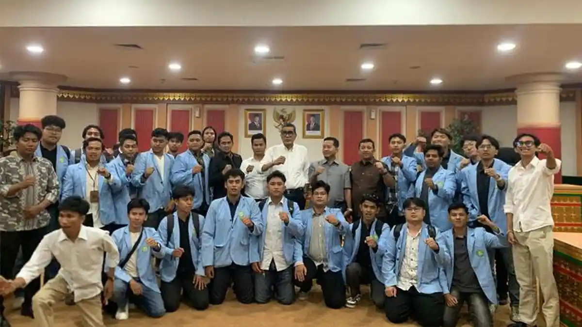 DPRD Riau Diskusi Dengan Mahasiswa Hingga Tengah Malam, Aspirasi untuk Perbaikan Program Pemerintah - Tribunpekanbaru.com