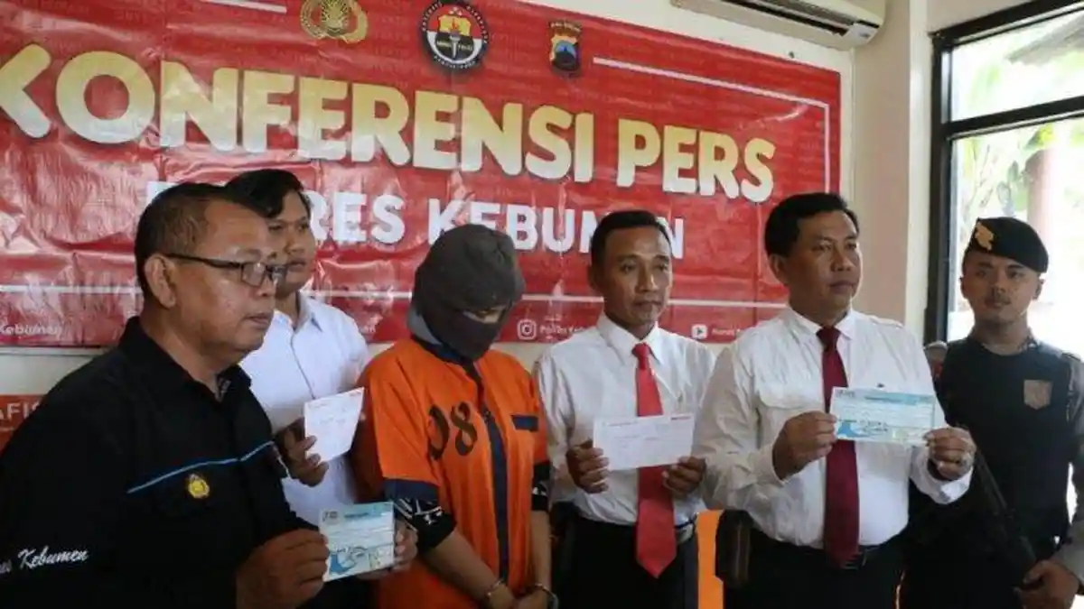 Gondol Uang Perusahaan karena Terlalu Banyak Utang