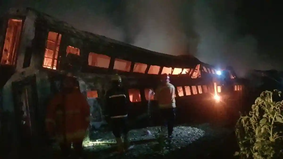 Belasan Gerbong Kereta Api di Purwakarta Terbakar, Kepala Stasiun Sebut Tak Ganggu Perjalanan