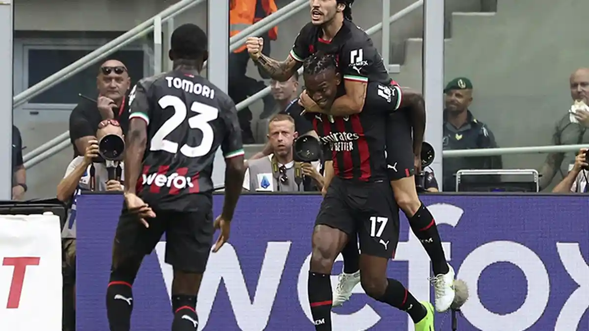 Fakta Menarik di Derby Milan Tadi Malam: AC Milan Comeback Atas Inter, Theo Pukul Kepala Calhanoglu
