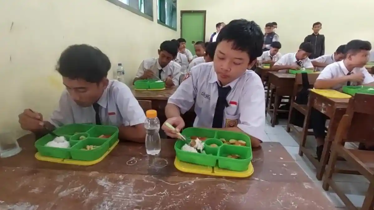 Program Makan Bergizi Gratis Dimulai di Kabupaten Kediri, Tak Ada Susu dalam Menu Awal