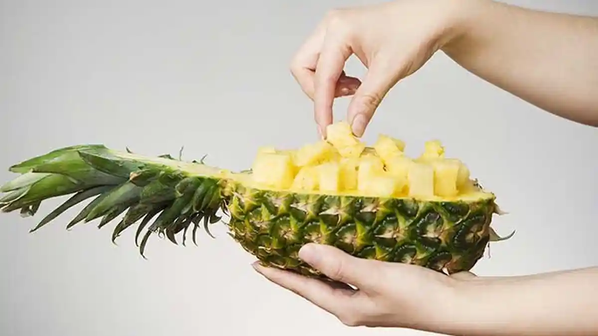 5 Buah-buahan yang Biasa Dimakan dengan Bumbu Pedas, dari Mangga Muda hingga Nanas