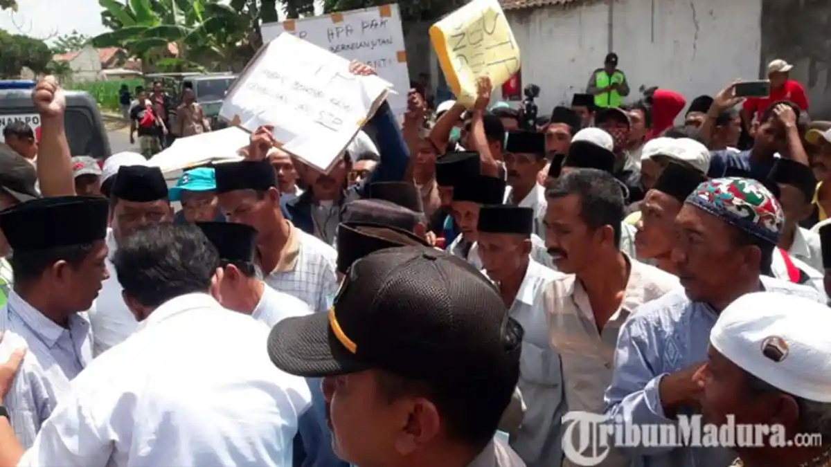 Petani Tembakau Sampang dan Pamekasan Geruduk Kantor PT Bentoel, Tuntut Kejelasan Kontrak STP Barang