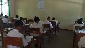 Para-peserta-didik-kelas-XII-SMK-Tiara-Nusa-Borong-sedang-mengikuti-UAS.jpg
