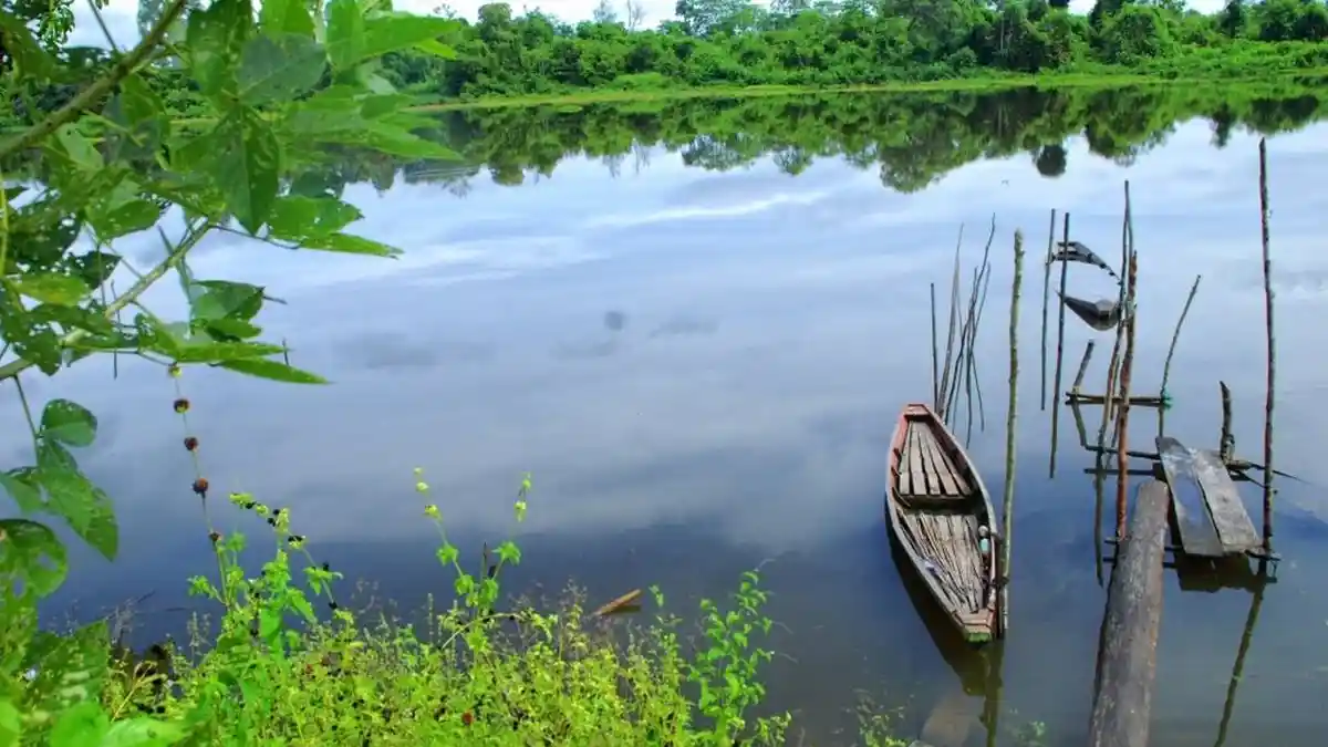Ulak Lia, Danau Penuh Cerita Nan Eksotis