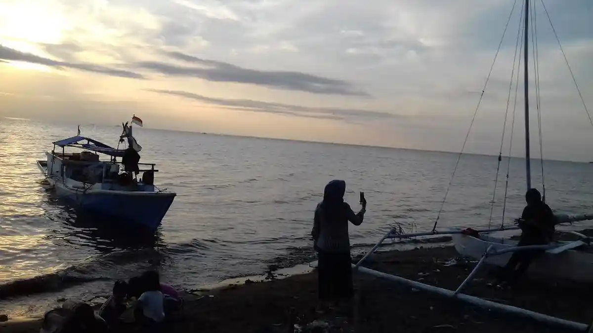 Menikmati Sunset di Pusat Kuliner Padongko Barru, Karoke Sepuasnya, Tawarkan Menu Murah - pusat-kuliner-padongko-barru_20160825_175203.jpg