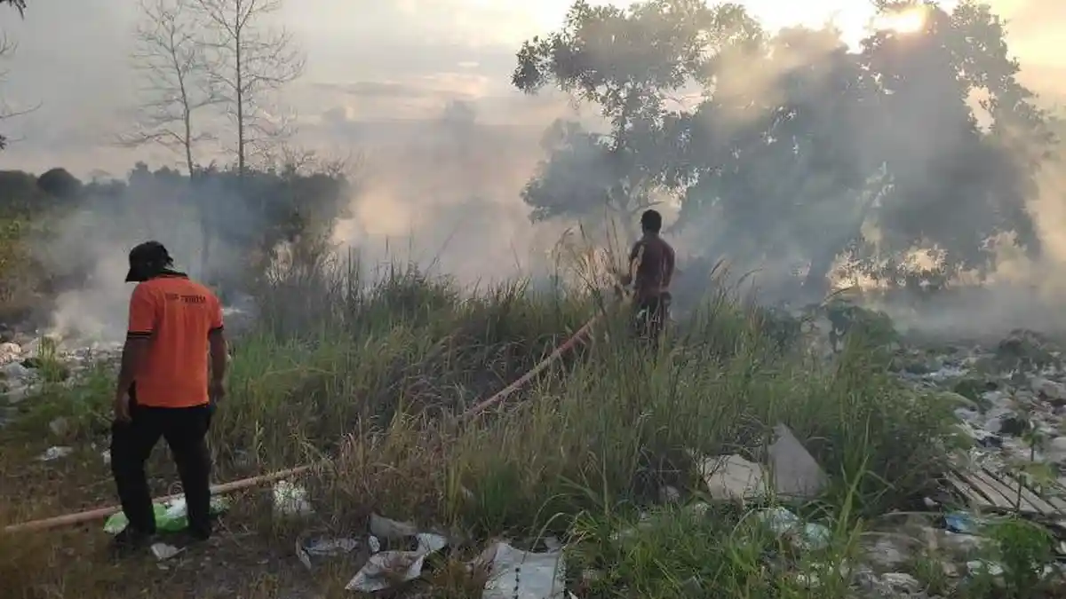 Lahan Seluas 2 Hektare di Desa Perlang Bangka Tengah Terbakar Akibat Pembakaran Sampah