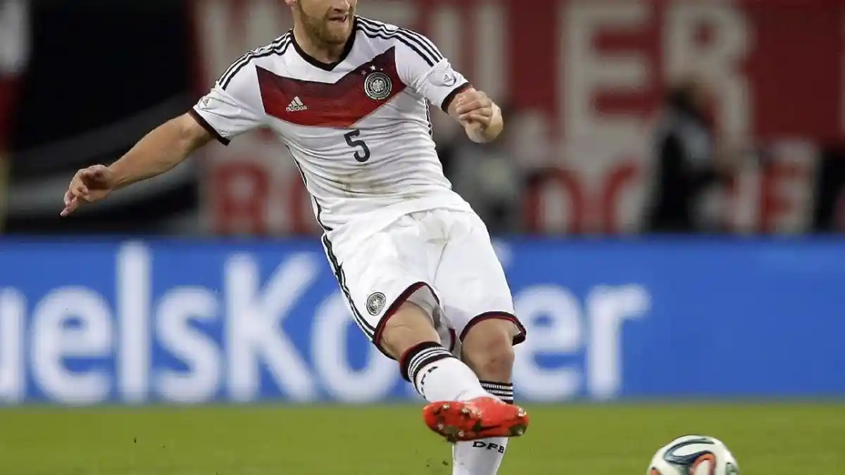Shkodran Mustafi Absen Sampai Turnamen Selesai