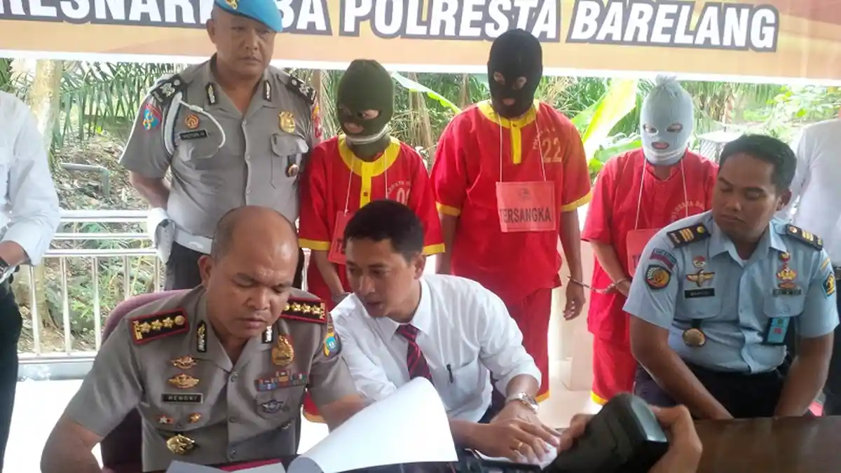 Suami Istri Edarkan Sabu, Dua-duanya Masuk Penjara