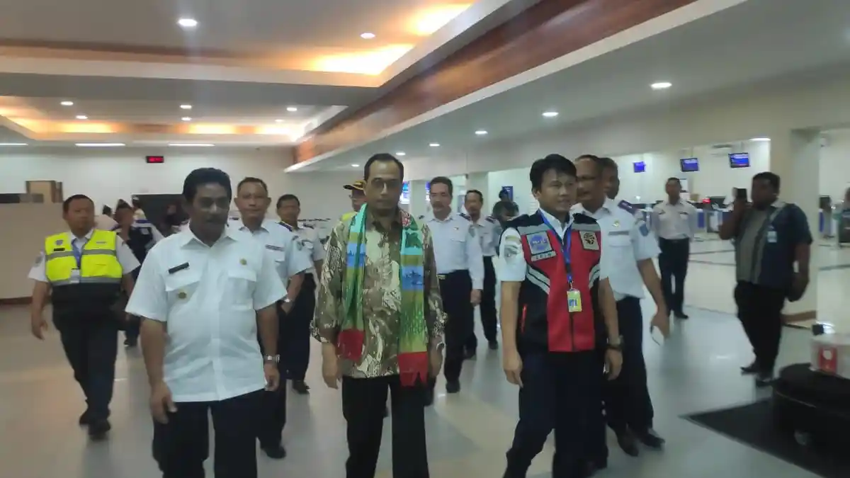 Kemenhub Serahkan Pengelolaan Bandara HAS Hanandjoeddin Belitung ke AP II